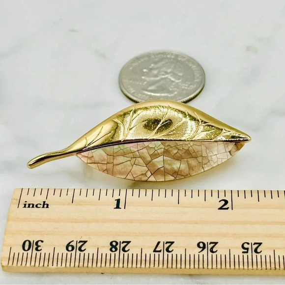 Vintage Liz Claiborne Leaf Brooch Pin Signed Pearlized Accent 2” Long Go… - Picture 9 of 9